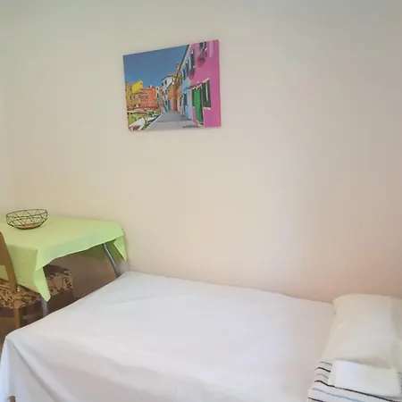 Diogenis Ground Apartment Lefkada At Villa Vardas Apolpaina