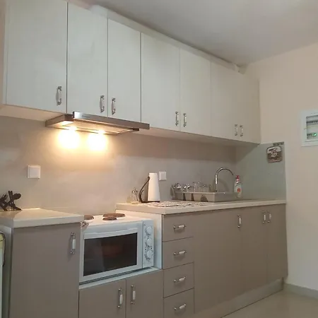 Diogenis Ground Apartment Lefkada At Villa Vardas Apolpaina
