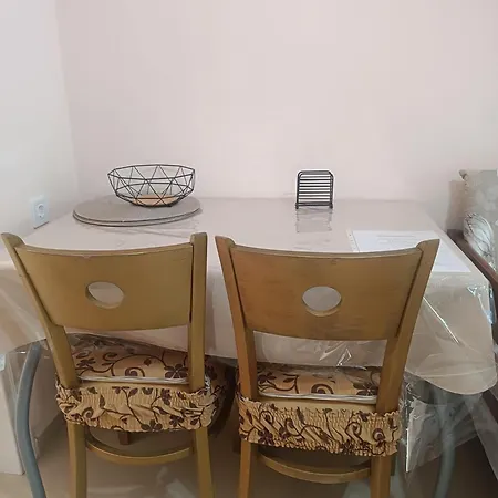 Diogenis Ground Apartment Lefkada At Villa Vardas Apolpaina