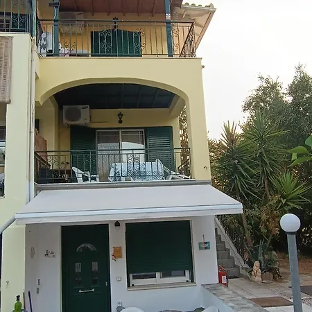 Diogenis Ground Apartment Lefkada At Villa Vardas * Apolpaina